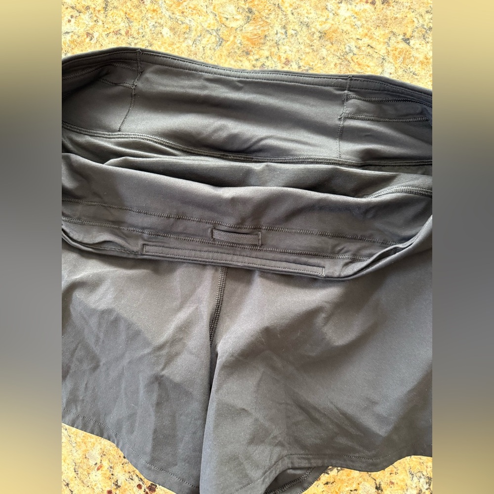 Women’s Lululemon Speed Up Shorts size 10 NWOT Black - Picture 3 of 3